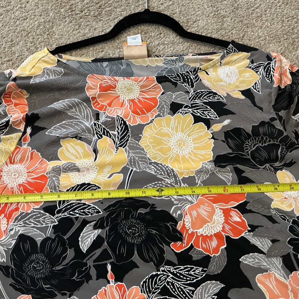 Red Ruby XL 3/4 sleeve floral top - Picture 5 of 9